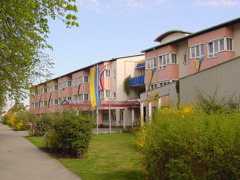Hausfront © NÖ Pflege- und Betreuungszentrum Pottendorf Hausfront