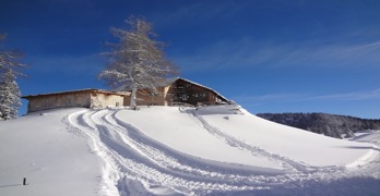 Nebengebäude im Winter © Mödlinger Hütte Nebengebäude im Winter