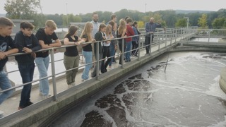 Kläranlagenbesuch im Rahmen der UÜ-Klimamanagement © Bundesgymnasium und Bundesrealgymnasium Korneuburg Kläranlagenbesuch im Rahmen der UÜ-Klimamanagement