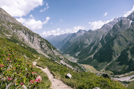 Hirschtalpanoramasteig mit Sicht auf das Pitztal
