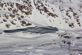 Ansicht auf Europas höchstes Photovoltaikkraftwerk am Pitztaler Gletscher
