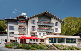 Hotel Sonnschupfer Frontansicht © Gerhardter Reinhard Hotel Sonnschupfer Frontansicht