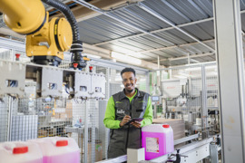 Produktion Herr © hollu Systemhygiene GmbH Produktion Herr