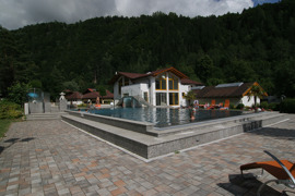 Pool und Badehaus Schwimmbad Camping.jpg © Camping Mössler GmbH Pool und Badehaus Schwimmbad Camping.jpg
