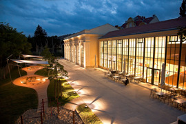 Orang.erie Tiergarten Schönbrunn Ansicht Abend aussen © Orang.erie Tiergarten Schönbrunn Gastronomie GmbH Orang.erie Tiergarten Schönbrunn Ansicht Abend aussen