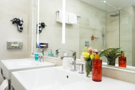 ©Hotel_Stadt_Kufstein © 04_Master_Suite_Bad©Hotel_Stadt_Kufstein.jpg ©Hotel_Stadt_Kufstein