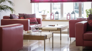 Eingangsbereich und Rezeption im Hotel Anatol © Austria Trend Hotels Eingangsbereich und Rezeption im Hotel Anatol