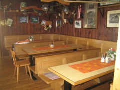 Traisner Hütte Gastraum © E. Fürst Traisner Hütte Gastraum