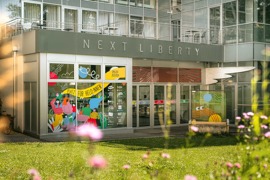 Next Liberty-Haupteingang © Stella Kager Next Liberty-Haupteingang