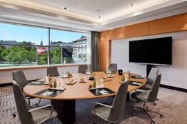 Hilton Vienna Boardroom mit Aussicht auf den Stadtpark © Hilton International Wien GmbH Hilton Vienna Boardroom mit Aussicht auf den Stadtpark