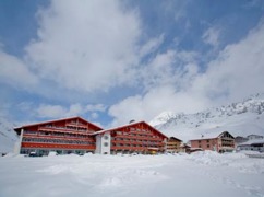 Robinson Club Select Alpenrose Zürs Außenansicht © Robinson Austria Club GmbH Robinson Club Select Alpenrose Zürs Außenansicht