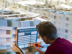 Samson Druck Qualitätskontrolle © Samson Druck GmbH Samson Druck Qualitätskontrolle