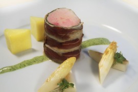 Schweinsfilet auf Basilikumschaum © KWP Schweinsfilet auf Basilikumschaum