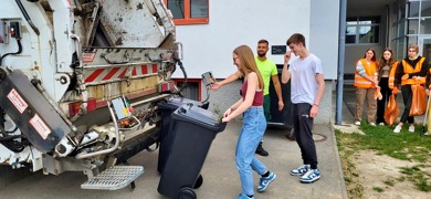 Müllentsorgung hautnah erleben © HLW-Hollabrunn Müllentsorgung hautnah erleben