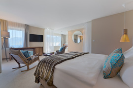 Suite mit Seeblick und freistehender Badewanne © Seewirt Mattsee, Foto: A.Meurer Suite mit Seeblick und freistehender Badewanne