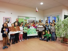 Bäume pflanzen, faire Schokolade verkaufen © VS Adlwang Bäume pflanzen, faire Schokolade verkaufen