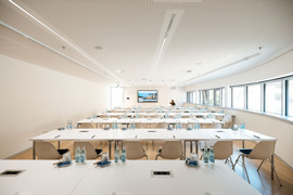 Die lichtdurchfluteten Seminarräume im Montforthaus bieten Raum für Kreativität und nachhaltigen Austausch © Flurina Moroder Photography Die lichtdurchfluteten Seminarräume im Montforthaus bieten Raum für Kreativität und nachhaltigen Austausch