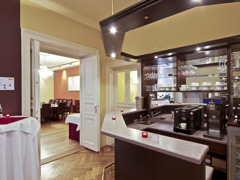 Michl's Café Restaurant Bar und Blick in den Seminarraum © Michl's Café Restaurant Michl's Café Restaurant Bar und Blick in den Seminarraum