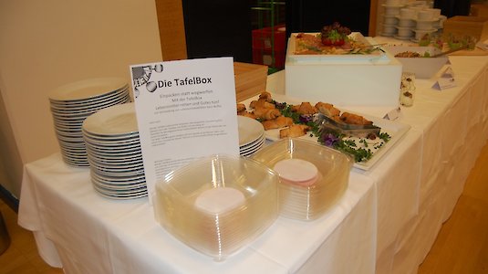 Tafelbox bei einem Buffet Tafelbox bei einem Buffet
