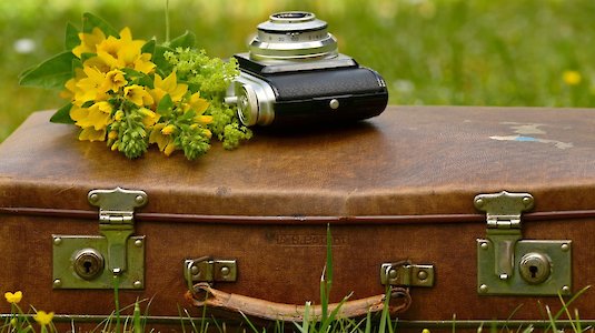 Alter Koffer mit Kamera Alter Koffer mit Kamera