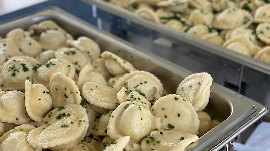 Kärtner Kasnudeln - ein leckeres und vegetarisches Kulturgut. Copyright by Fachberufsschule St. Veit an der Glan. Kärtner Kasnudeln - ein leckeres und vegetarisches Kulturgut. Copyright by Fachberufsschule St. Veit an der Glan.