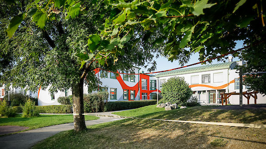 Volksschule Leobersdorf. Copyright: Christian Husar, Wien Volksschule Leobersdorf. Copyright: Christian Husar, Wien