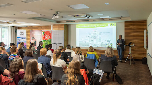 Otto Fichtl über die ganzheitliche Betrachtung eines Betriebes. Copyright by Alex Gretter Fotografie. Otto Fichtl über die ganzheitliche Betrachtung eines Betriebes. Copyright by Alex Gretter Fotografie.