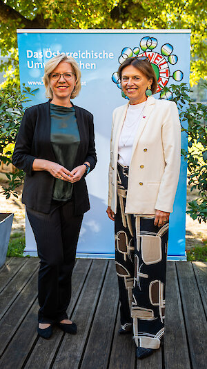 Klimaschutzministerin Leonore Gewessler und Tourismus-Staatssekretärin Susanne Kraus-Winkler. Copyright by Enzo Holey. Klimaschutzministerin Leonore Gewessler und Tourismus-Staatssekretärin Susanne Kraus-Winkler. Copyright by Enzo Holey.